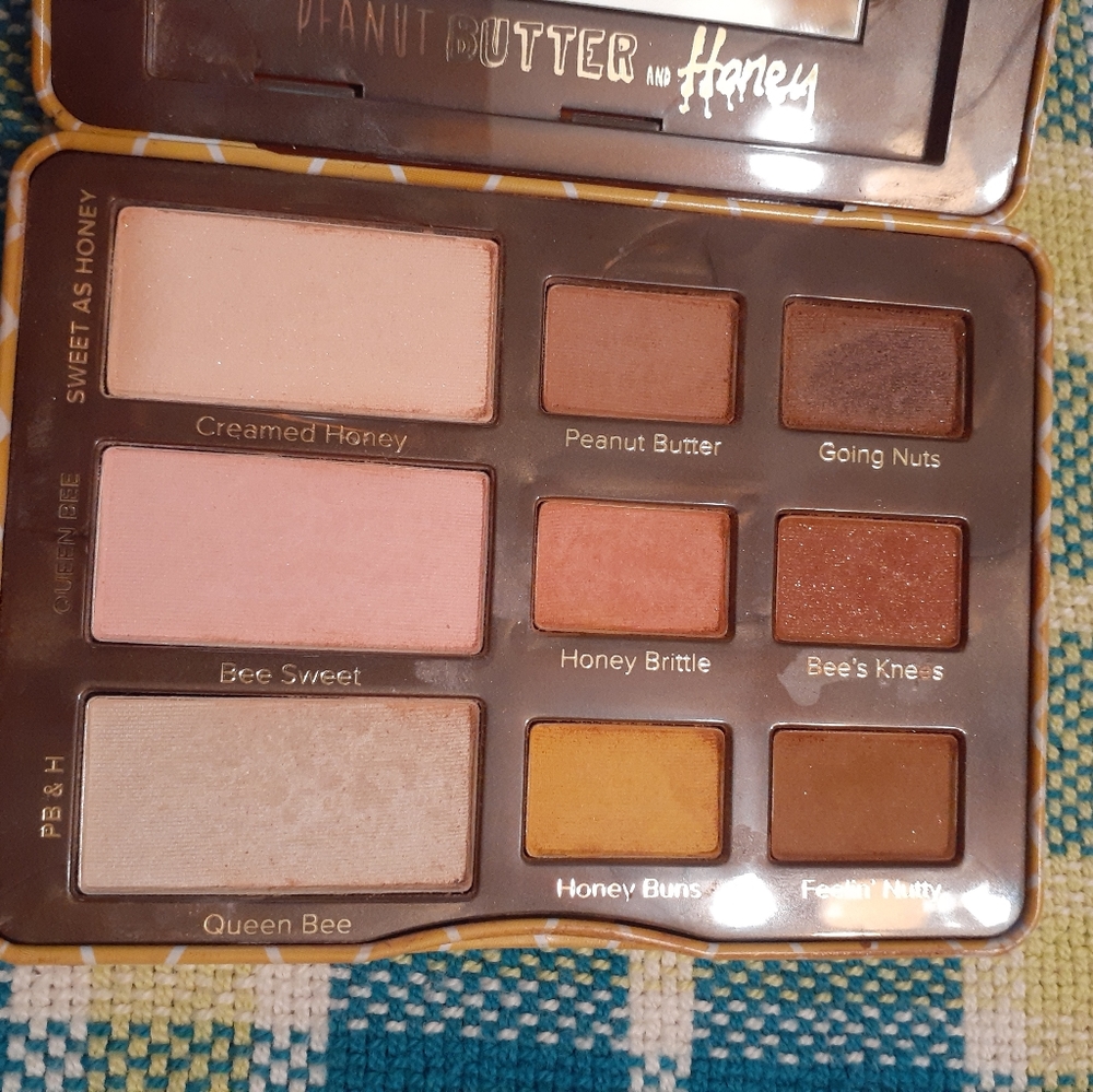 Too faced peanut butter and honey eyeshadow